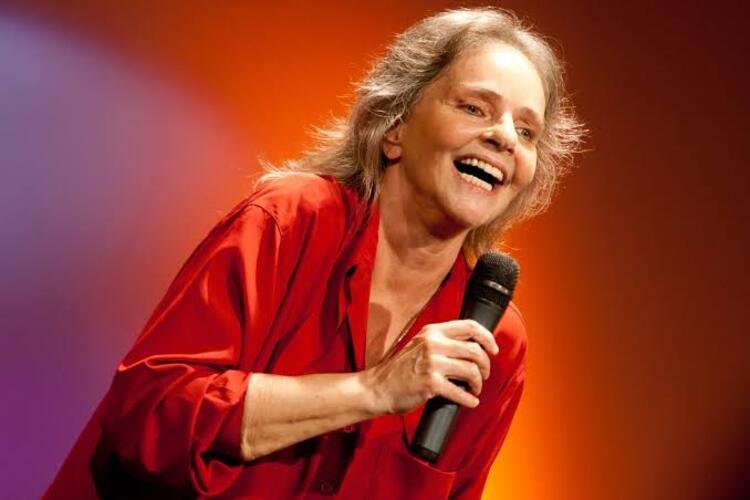 Angela Ro Ro morre aos 75 anos no Rio