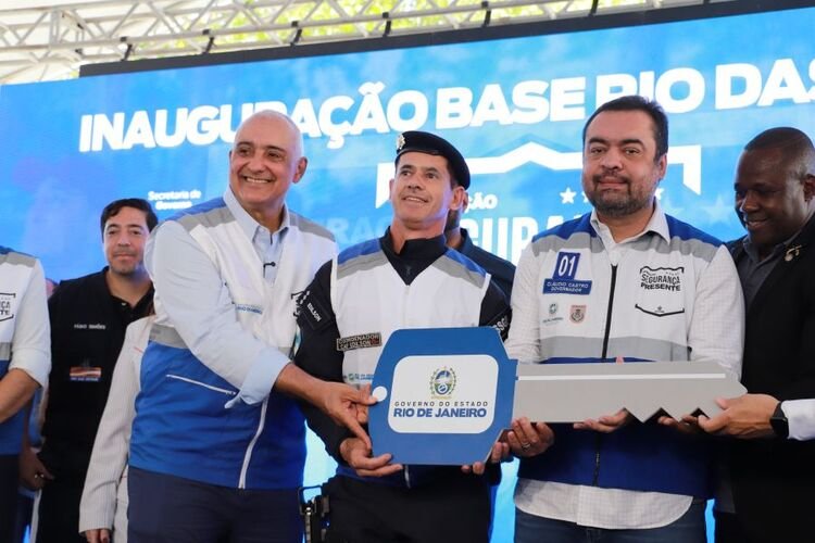 Cláudio Castro entrega base do Segurança Presente em Rio das Ostras