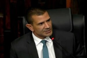 Douglas Ruas é eleito presidente da Alerj e promete diálogo