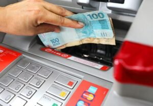 Servidores do estado passam a receber no 1º dia do mês