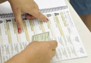 Eleitor tem um mês para regularizar pendências e ficar apto a votar