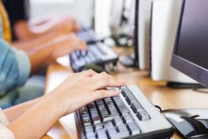 Rio das Ostras abre inscrições para 220 vagas em cursos gratuitos de informática