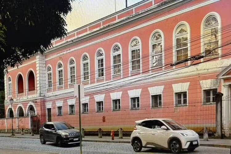Descendente de Dom Pedro I é “despejado” do palácio imperial em Petrópolis