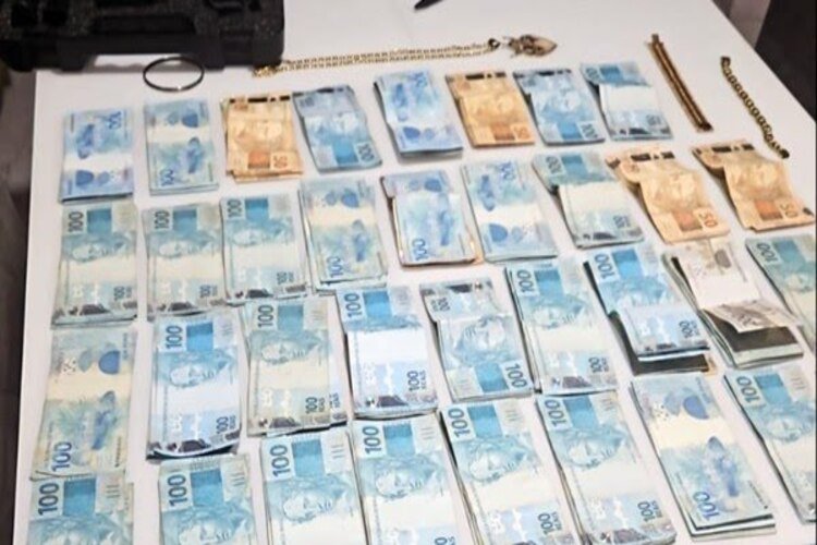 MP apreende R$ 21 mil na casa do deputado estadual Rafael Nobre