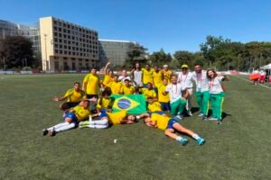 Brasil conquista Copa do Mundo de futebol unificado na França