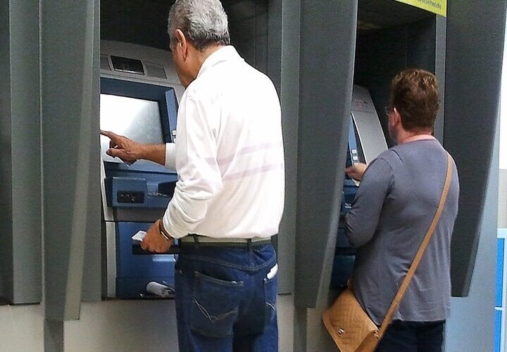 Governo do Estado paga salário de julho com recomposição de 5,62%