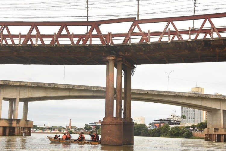 Técnicos realizam vistoria na Ponte Barcelos Martins em Campos